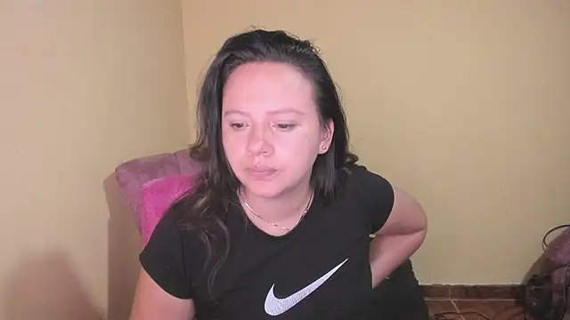 Snapshot of lauraguzman chatting on July 9, 2026, 3:54 am lauraguzman online show from July 9, 2026, 3:54 am