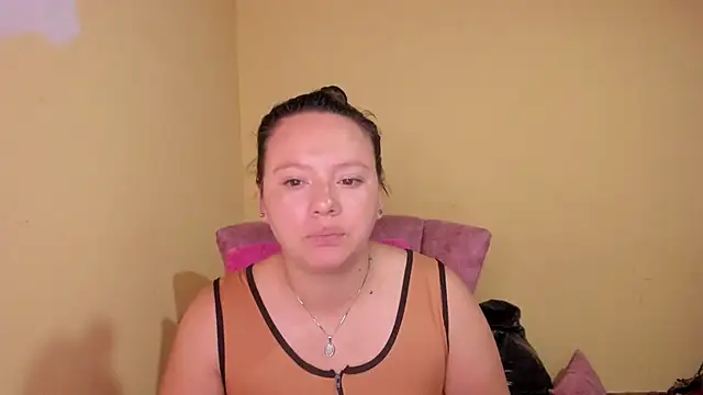 Snapshot of lauraguzman chatting on July 14, 2026, 2:38 am lauraguzman online show from July 14, 2026, 2:38 am