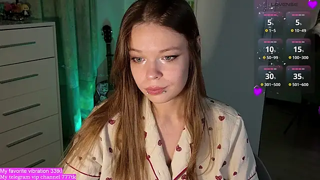 ValBae online show from September 15, 2025, 7:25 pm