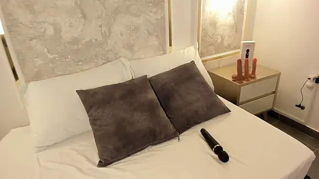 victoria18x online show from November 4, 2025, 7:24 pm