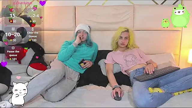 -kisa  online show from December 3, 2025, 1:46 am