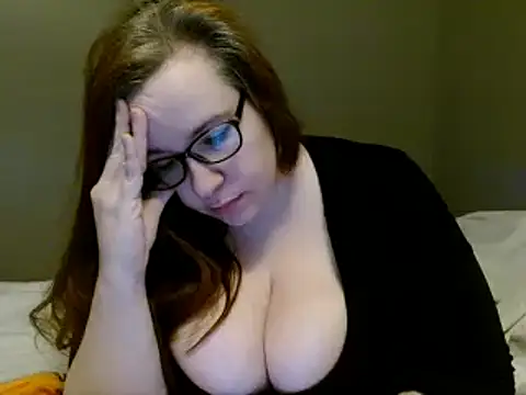 Snapshot of KayleeHollyxxx chatting on February 12, 2025, 7:34 am KayleeHollyxxx online show from February 12, 2025, 7:34 am