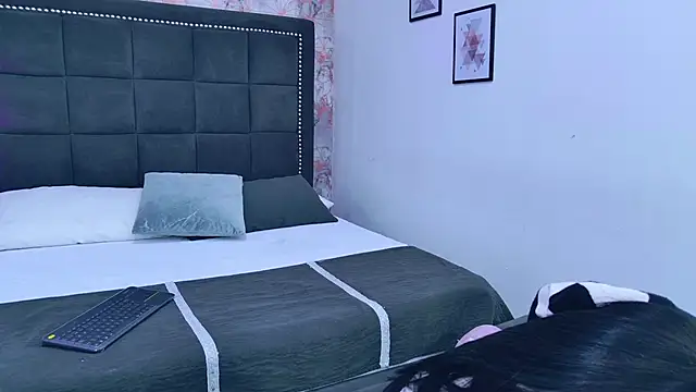 Mia-Monroe online show from January 12, 2026, 7:41 pm