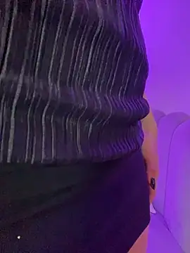 Snapshot of AbyThompson chatting on October 29, 2025, 1:13 pm AbyThompson online show from October 29, 2025, 1:13 pm