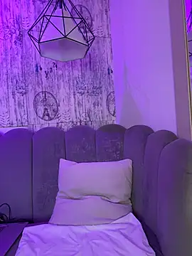 AbyThompson online show from March 4, 2026, 12:00 pm