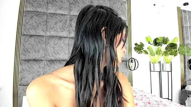 LaurenRodriiguez online show from February 12, 2025, 12:33 pm