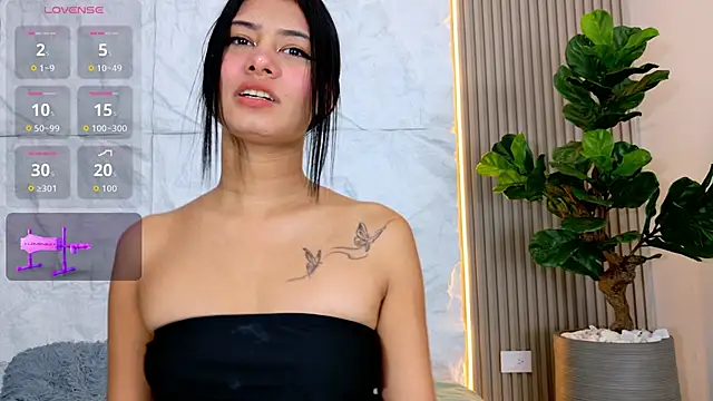 Snapshot of LaurenRodriiguez chatting on June 15, 2026, 12:51 pm LaurenRodriiguez online show from June 15, 2026, 12:51 pm