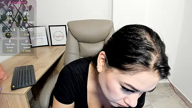 Madeleine  w online show from November 9, 2025, 12:20 am