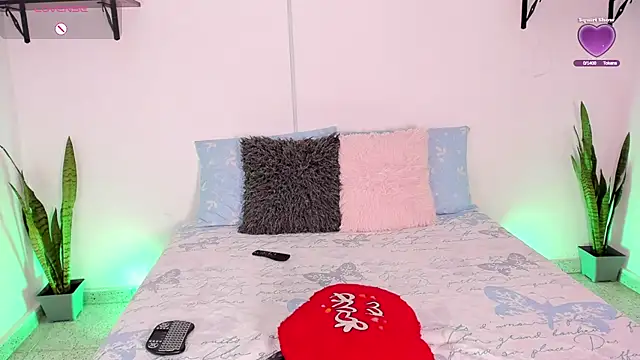 AlanaJohnson  online show from March 18, 2025, 3:31 pm