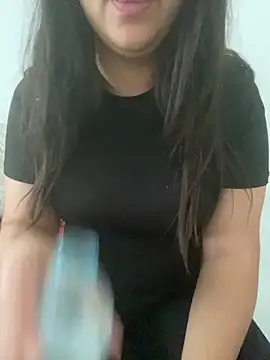 yassminsexy22 online show from November 7, 2025, 11:43 am