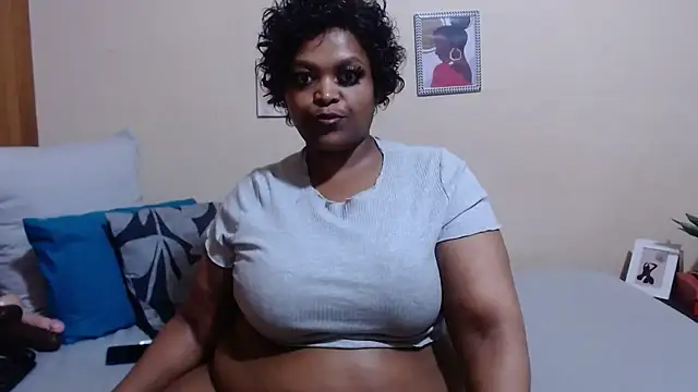 Snapshot of HotCurvyAssx38 chatting on January 5, 2025, 1:35 am HotCurvyAssx38 online show from January 5, 2025, 1:35 am