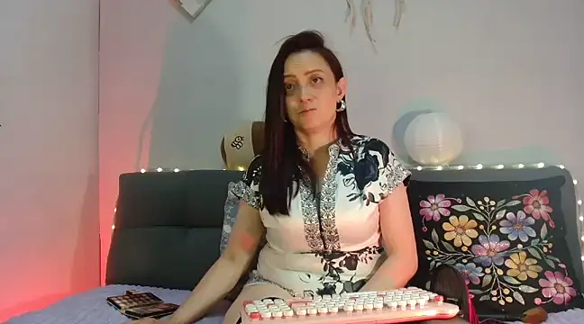 catalinamommyx online show from February 13, 2025, 11:15 pm