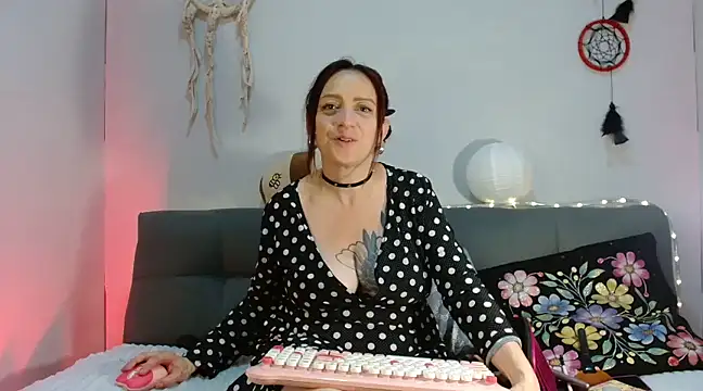 catalinamommyx online show from February 20, 2025, 3:45 am