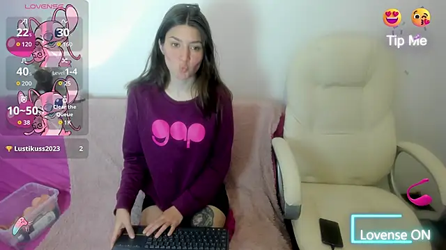 Snapshot of Tesa_cute chatting on October 22, 2025, 2:45 am Tesa cute online show from October 22, 2025, 2:45 am