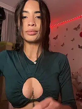 lina pink online show from December 6, 2024, 4:36 am