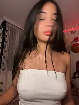 lina pink online show from January 2, 2025, 6:40 am