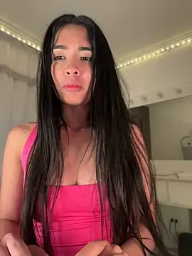 lina pink online show from May 18, 2026, 3:57 am