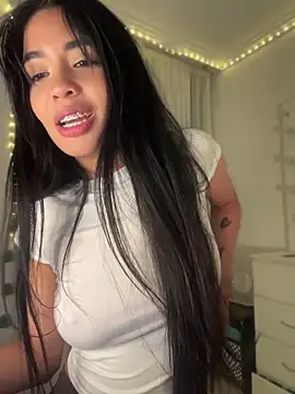 lina pink online show from May 24, 2026, 5:23 am