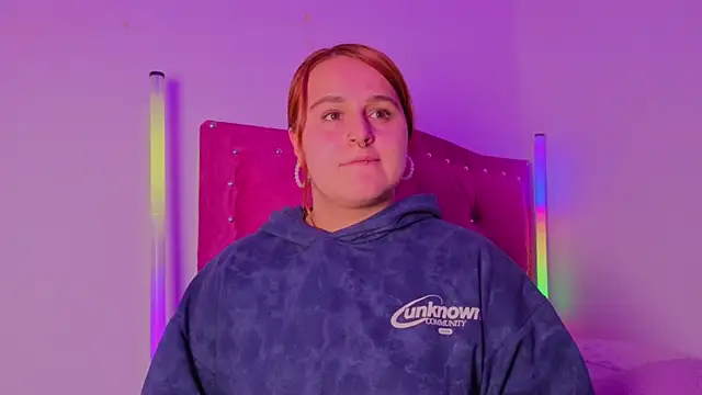 Snapshot of evy_orange1 chatting on December 3, 2025, 12:29 am evy orange1 online show from December 3, 2025, 12:29 am