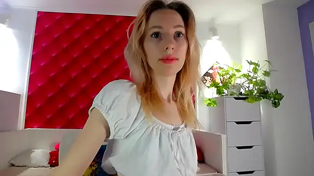 BarbieGoddess online show from February 9, 2025, 4:18 pm
