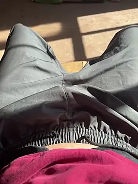 josle24 online show from December 2, 2025, 5:41 pm