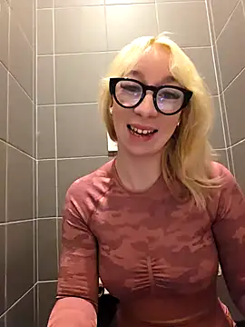 Snapshot of Giuliana_baby chatting on February 13, 2025, 10:23 am Giuliana baby online show from February 13, 2025, 10:23 am