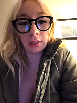 Snapshot of Giuliana_baby chatting on February 17, 2025, 7:04 am Giuliana baby online show from February 17, 2025, 7:04 am