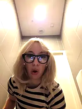 Snapshot of Giuliana_baby chatting on February 22, 2025, 8:40 am Giuliana baby online show from February 22, 2025, 8:40 am