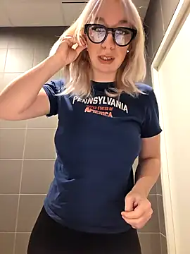 Snapshot of Giuliana_baby chatting on February 26, 2025, 10:26 am Giuliana baby online show from February 26, 2025, 10:26 am