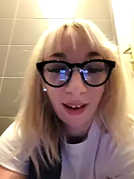 Snapshot of Giuliana_baby chatting on March 7, 2025, 9:18 am Giuliana baby online show from March 7, 2025, 9:18 am