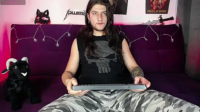 Snapshot of blckwolf_6 chatting on December 16, 2024, 8:48 pm blckwolf 6 online show from December 16, 2024, 8:48 pm