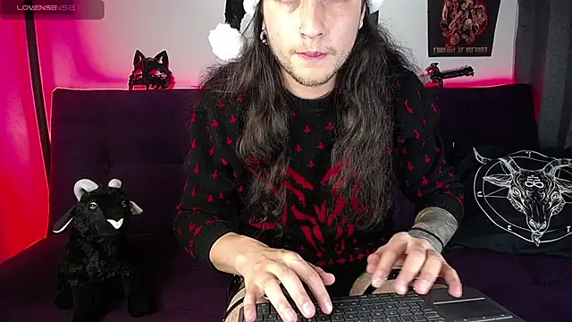 Snapshot of blckwolf_6 chatting on December 24, 2024, 6:17 pm blckwolf 6 online show from December 24, 2024, 6:17 pm