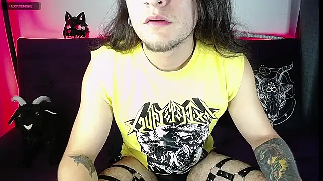 Snapshot of blckwolf_6 chatting on February 18, 2025, 8:25 pm blckwolf 6 online show from February 18, 2025, 8:25 pm
