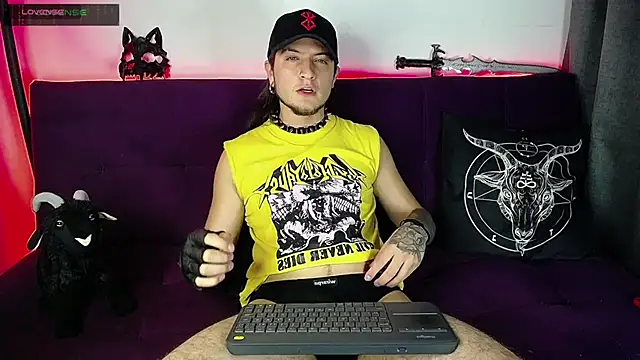 Snapshot of blckwolf_6 chatting on March 4, 2025, 11:11 pm blckwolf 6 online show from March 4, 2025, 11:11 pm