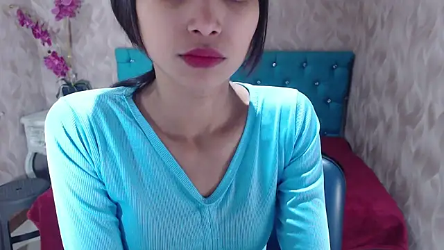 MadelineDoll online show from January 31, 2025, 1:12 pm