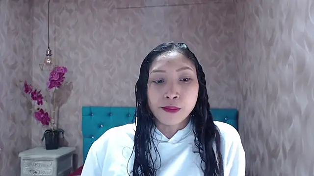 MadelineDoll online show from March 13, 2025, 1:29 pm