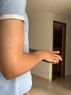 Snapshot of Julifoxx chatting on December 16, 2024, 8:16 pm Julifoxx online show from December 16, 2024, 8:16 pm