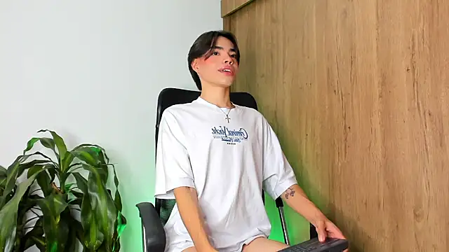 Snapshot of Julifoxx chatting on February 5, 2025, 10:12 pm Julifoxx online show from February 5, 2025, 10:12 pm