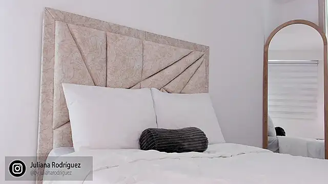 Snapshot of Julifoxx chatting on October 20, 2025, 9:15 pm Julifoxx online show from October 20, 2025, 9:15 pm