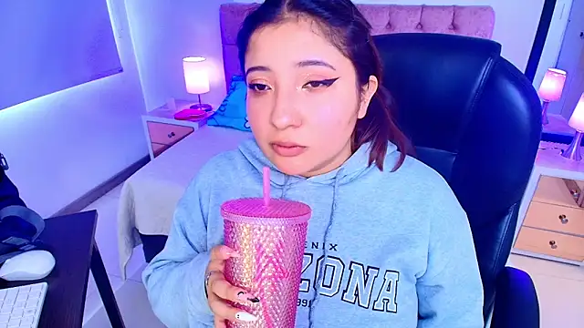 Snapshot of Emma_monserrat chatting on November 13, 2025, 7:35 pm Emma monserrat online show from November 13, 2025, 7:35 pm