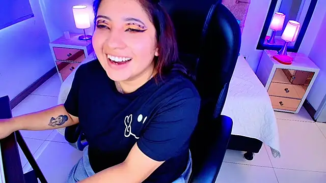 Snapshot of Emma_monserrat chatting on November 14, 2025, 7:34 pm Emma monserrat online show from November 14, 2025, 7:34 pm