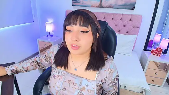 Emma monserrat online show from March 18, 2026, 7:50 pm