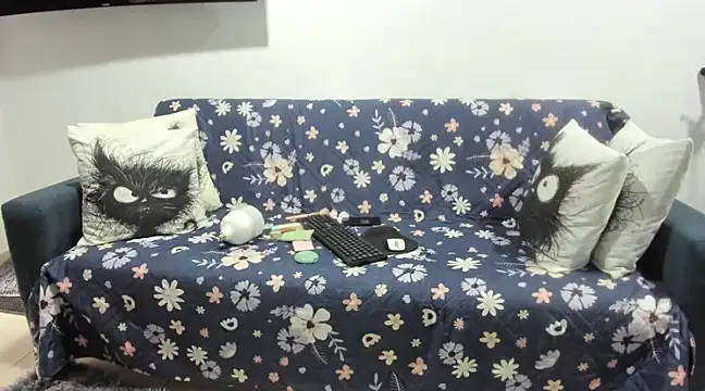 Snapshot of Emma_Jnes chatting on March 12, 2025, 10:28 pm Emma Jnes online show from March 12, 2025, 10:28 pm