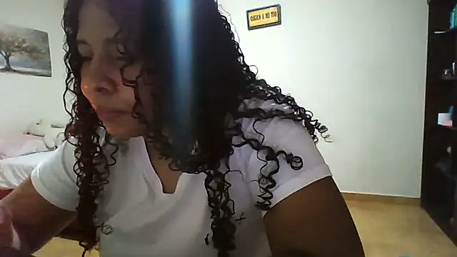 Snapshot of Ivon-09 chatting on July 9, 2026, 12:37 am Ivon-09 online show from July 9, 2026, 12:37 am