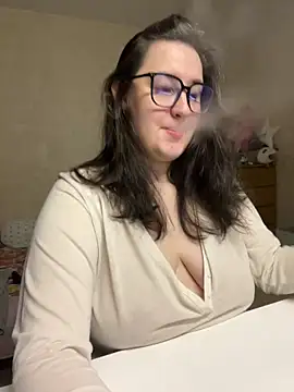 hungry1bunny online show from December 3, 2024, 7:44 pm