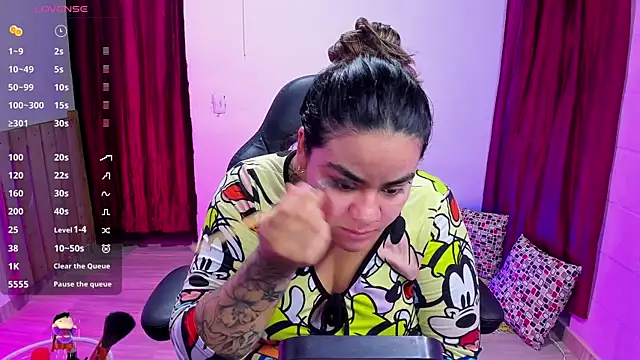 Snapshot of Sharon_hils chatting on December 26, 2024, 12:59 pm Sharon hils online show from December 26, 2024, 12:59 pm