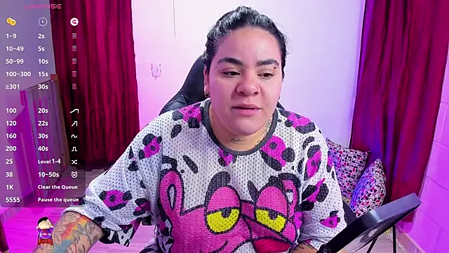 Snapshot of Sharon_hils chatting on January 2, 2025, 12:35 pm Sharon hils online show from January 2, 2025, 12:35 pm