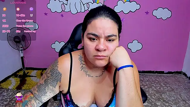Snapshot of Sharon_hils chatting on March 12, 2026, 4:57 pm Sharon hils online show from March 12, 2026, 4:57 pm