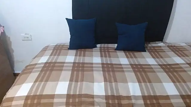 charlotte slut online show from March 1, 2026, 8:33 pm