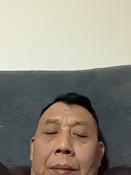 Snapshot of bcc0001 chatting on October 27, 2025, 5:28 pm bcc0001 online show from October 27, 2025, 5:28 pm